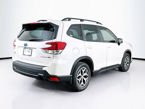 Used 2023 Subaru Forester Premium AWD/4WD image 9