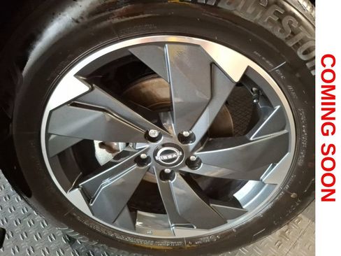 Used 2024 Nissan Rogue SV w/ SV Premium Package AWD/4WD image 3