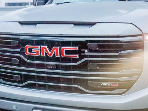 Used 2023 GMC Sierra 1500 AT4 w/ Technology Package image 4