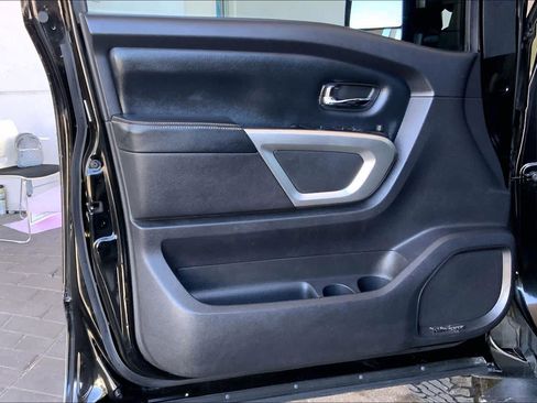 Used 2016 Nissan Titan PRO-4X AWD/4WD image 22