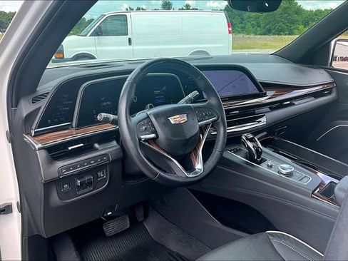 Used 2024 Cadillac Escalade Premium Luxury w/ Performance Package AWD/4WD image 17