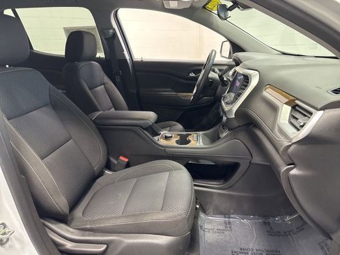 Used 2023 GMC Acadia SLE w/ LPO, Floor Liner Package image 10