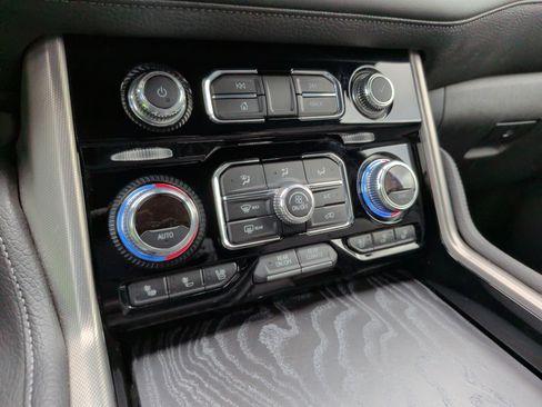 Used 2021 GMC Yukon Denali w/ Denali Premium Package image 20