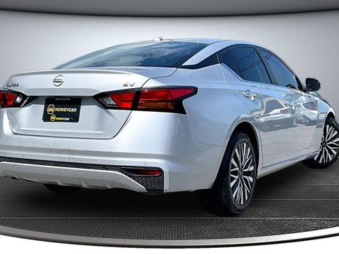 Used 2023 Nissan Altima 2.5 SV FWD image 6