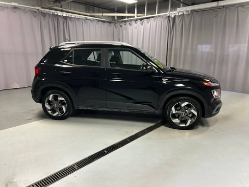 Used 2025 Hyundai Venue SEL FWD image 8