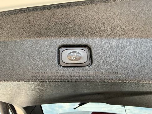 Used 2018 Ford Explorer XLT w/ Equipment Group 202A AWD/4WD image 15