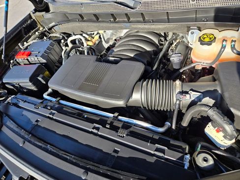 Used 2022 Chevrolet Tahoe Z71 w/ Luxury Package image 17