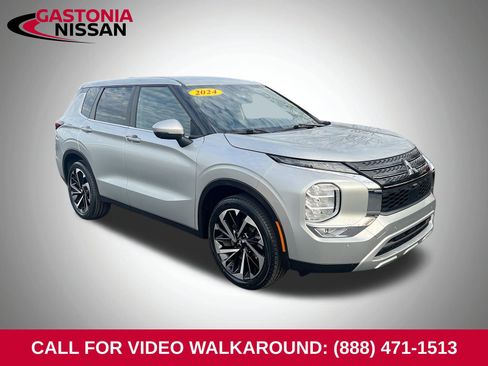 Used 2024 Mitsubishi Outlander SE image 1