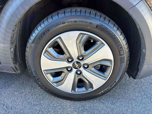 Used 2022 Kia Niro LX image 31
