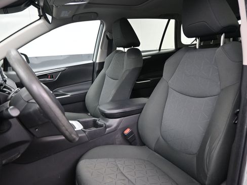 Used 2022 Toyota RAV4 XLE w/ Convenience Package image 17