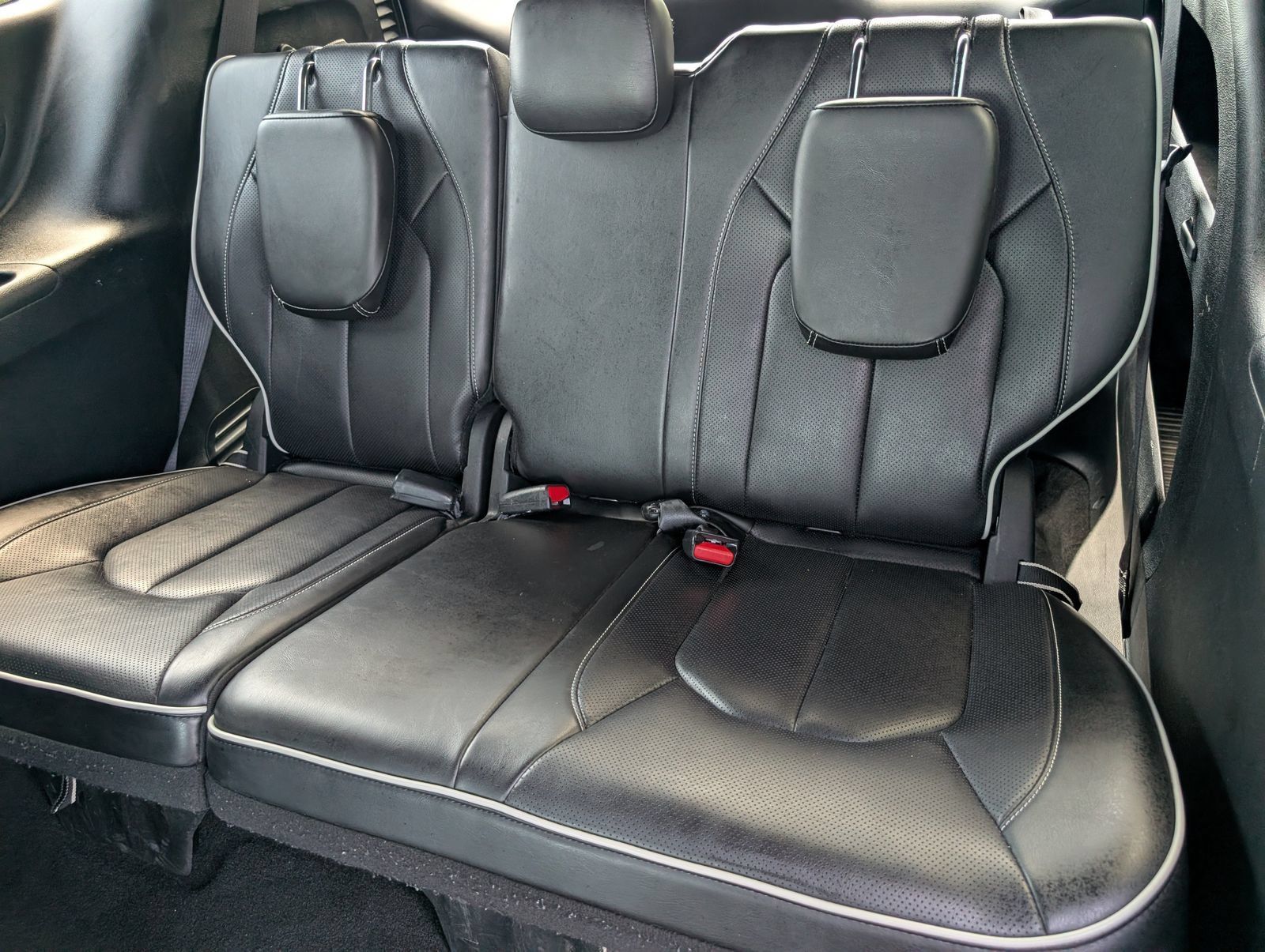 Used 2025 Chrysler Pacifica Limited FWD image 18