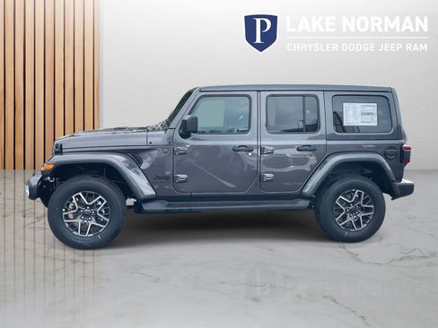 New 2026 Jeep Wrangler Unlimited Sahara AWD/4WD image 6