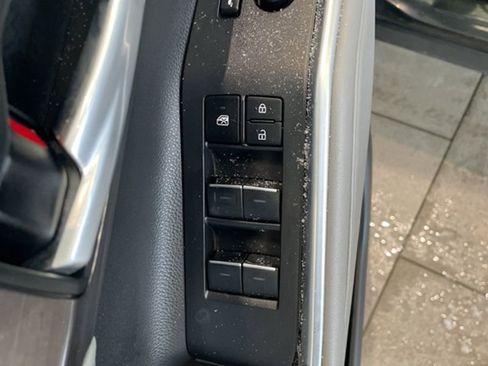 Used 2023 Toyota Highlander Platinum image 14