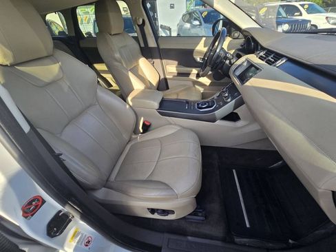 Used 2019 Land Rover Range Rover Evoque SE AWD/4WD image 18