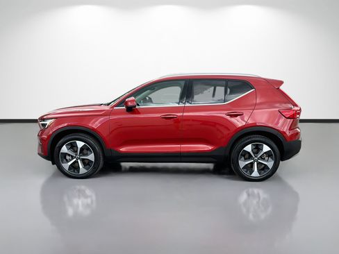 Used 2024 Volvo XC40 B5 Plus AWD/4WD image 6