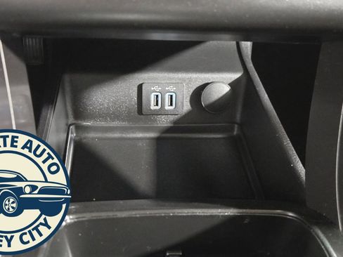 Used 2019 Ford Fusion SEL image 15