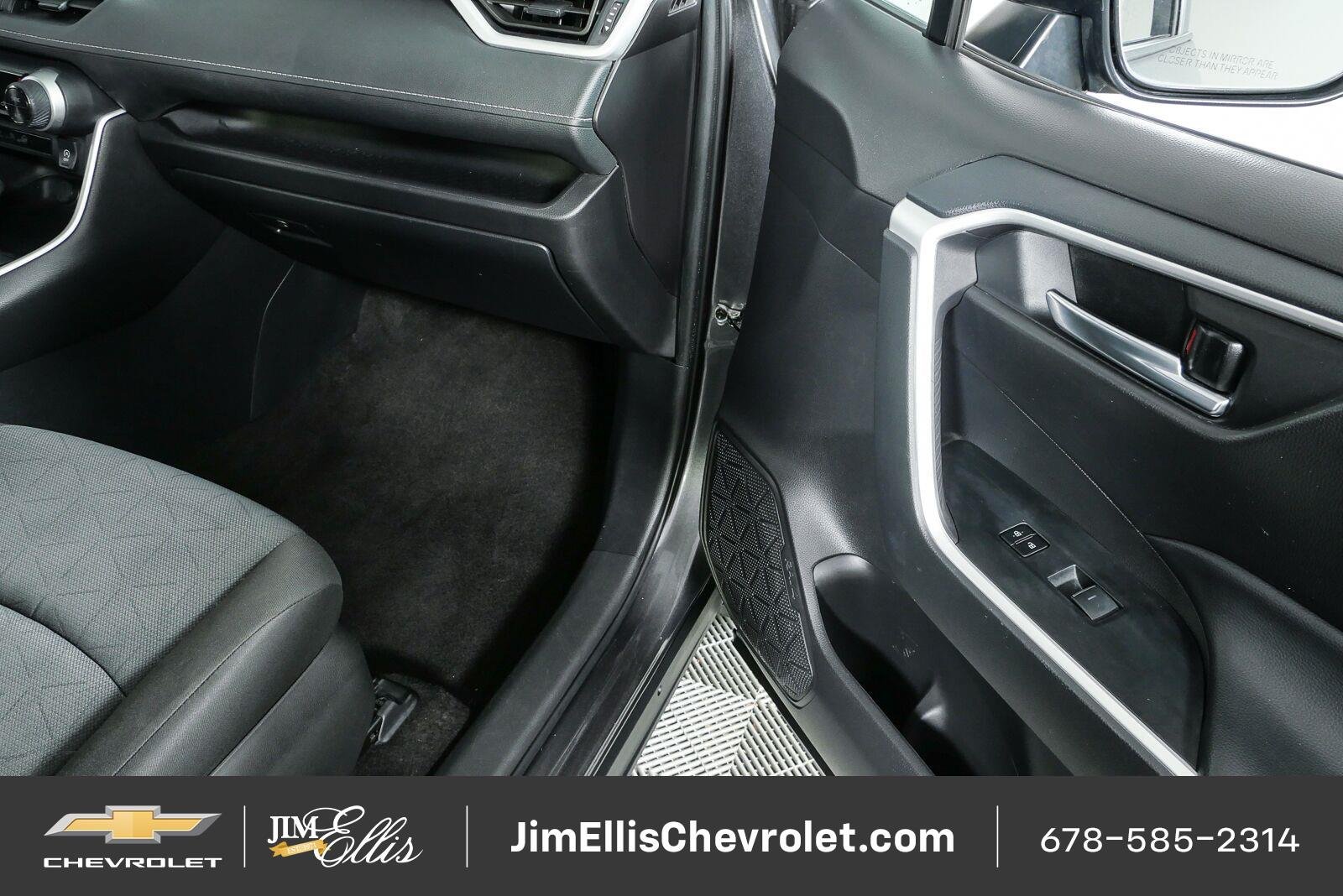 Used 2024 Toyota RAV4 XLE FWD image 23