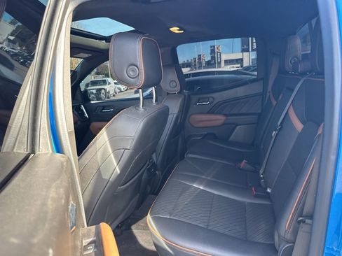 Used 2023 GMC Canyon AT4 w/ AT4 Premium Package image 9