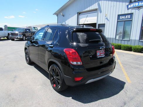 Used 2018 Chevrolet Trax LT w/ Sun & Sound Package FWD image 4