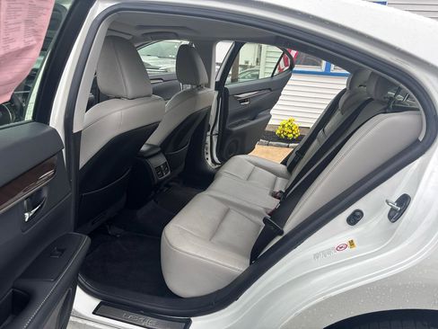 Used 2015 Lexus ES 350 w/ Luxury Package FWD image 13