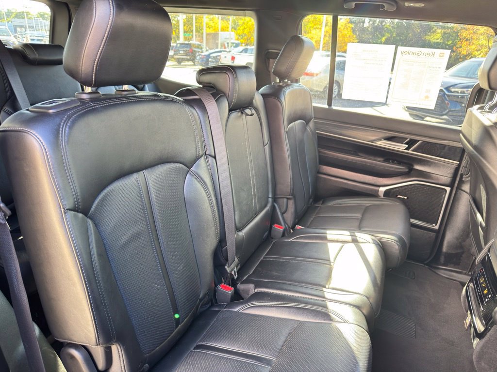 Used 2024 Jeep Wagoneer L Series II w/ Flexible Seating Group AWD/4WD image 46