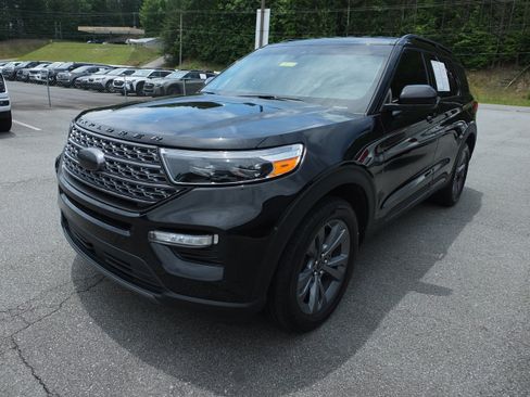 Used 2022 Ford Explorer XLT w/ Equipment Group 202A AWD/4WD image 7