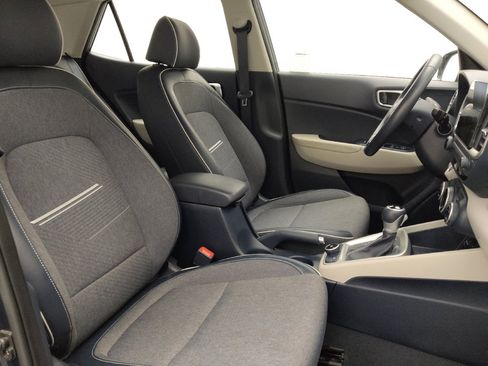 Used 2020 Hyundai Venue FWD image 21