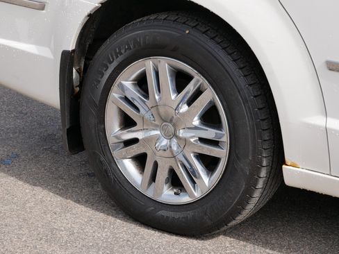 Used 2010 Chrysler Town & Country Limited FWD image 15