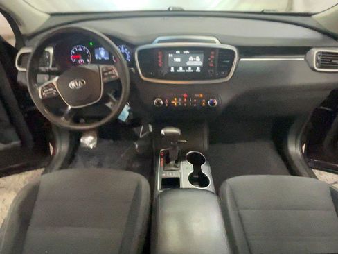 Used 2019 Kia Sorento AWD image 28