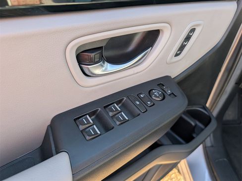 Certified 2025 Honda Pilot EX-L image 9