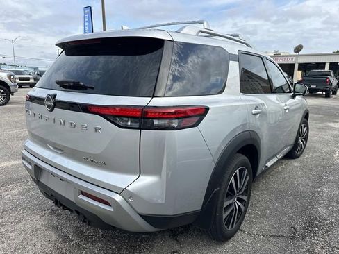 Used 2025 Nissan Pathfinder Platinum FWD image 10