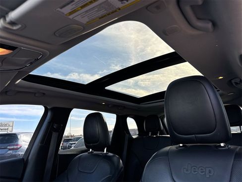 Used 2019 Jeep Cherokee Limited w/ Technology Group image 22