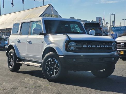 New 2025 Ford Bronco Outer Banks image 1