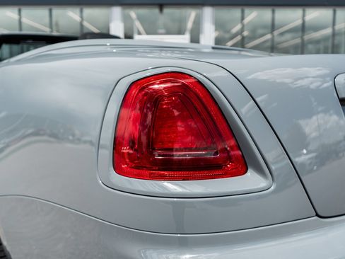 Used 2020 Rolls-Royce Dawn RWD image 13