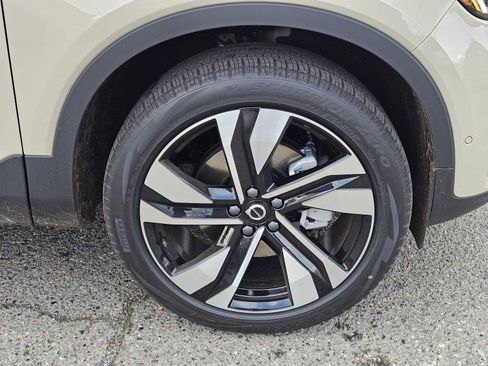 New 2025 Volvo XC40 B5 Ultra w/ Climate Package image 9