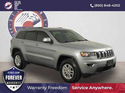 Used 2020 Jeep Grand Cherokee Laredo image 1