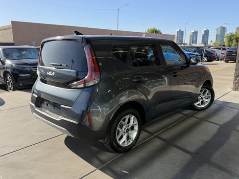 Used 2024 Kia Soul LX w/ Option Group 015 FWD image 4