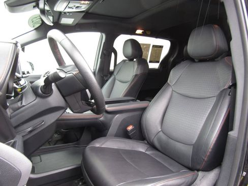 Used 2023 Toyota Sienna XSE w/ XSE Plus Package image 11