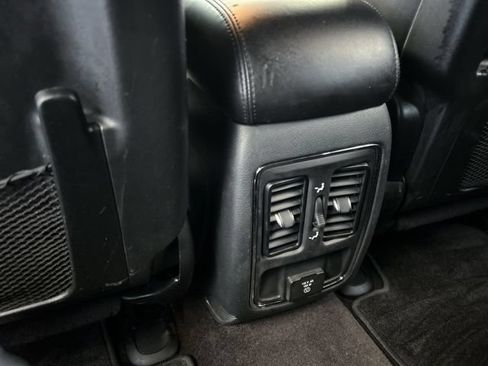 Used 2018 Jeep Grand Cherokee Altitude AWD/4WD image 21