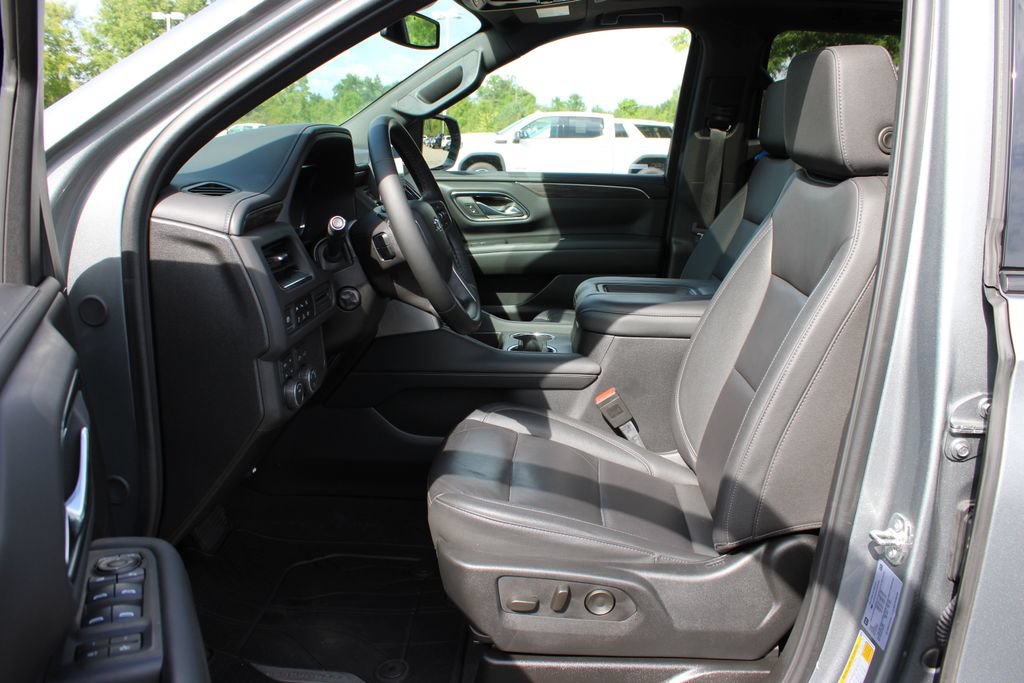 Used 2024 Chevrolet Suburban Z71 w/ Luxury Package AWD/4WD image 15