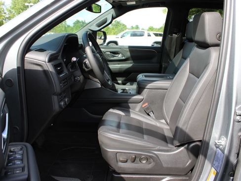 Used 2024 Chevrolet Suburban Z71 w/ Luxury Package AWD/4WD image 15