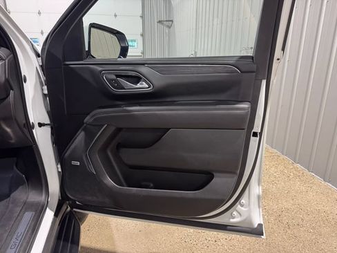 Used 2023 GMC Yukon XL SLT AWD/4WD image 24