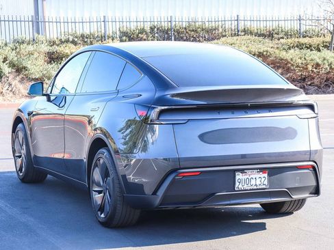 Used 2026 Tesla Model Y 2WD image 5