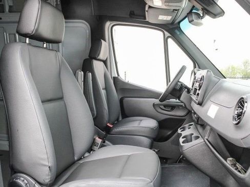 New 2025 Mercedes-Benz Sprinter 2500 image 18