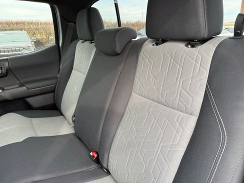 Used 2022 Toyota Tacoma TRD Sport image 28