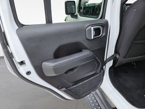 Used 2023 Jeep Wrangler Unlimited Sahara AWD/4WD image 23
