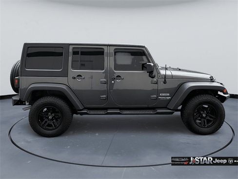 Used 2018 Jeep Wrangler Unlimited Sport S image 4