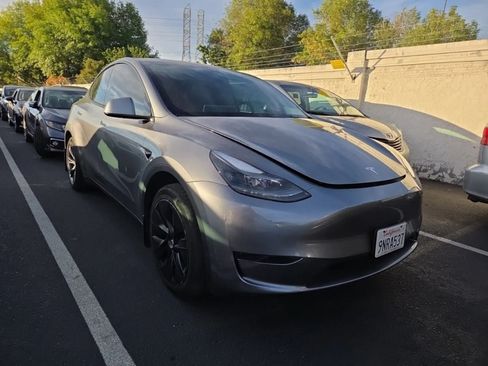 Used 2024 Tesla Model Y Long Range RWD image 5