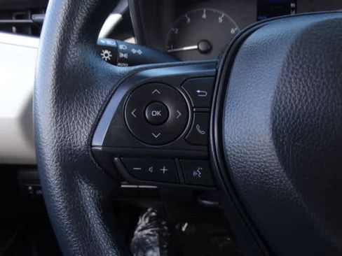 Used 2025 Toyota Corolla LE image 37