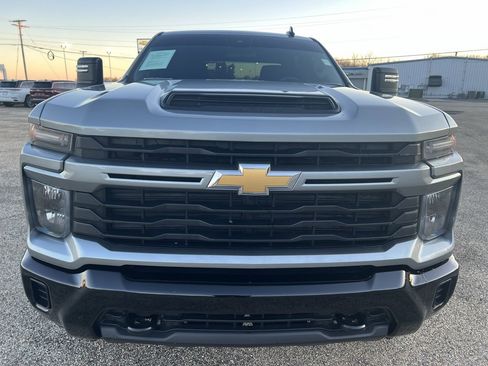 Used 2025 Chevrolet Silverado 2500 Custom image 10